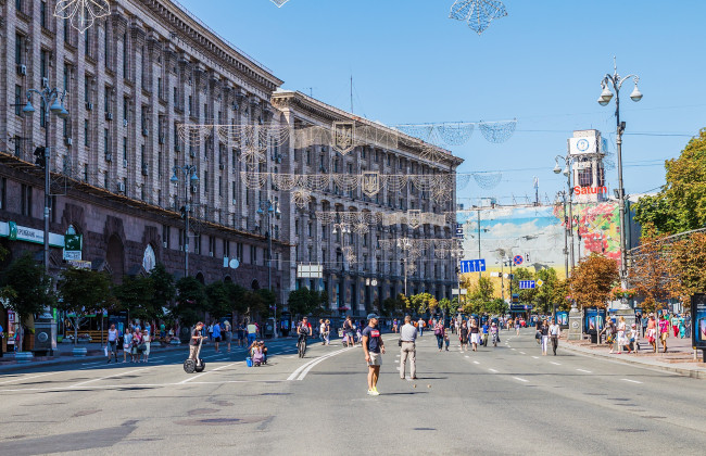 На Крещатике на две недели временно ограничат движение транспорта и пешеходов