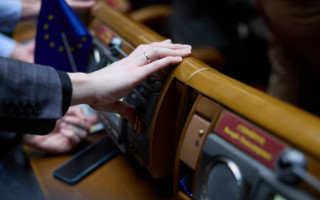 Верховной Раде не хватило голосов, чтобы увеличить депутатам ежемесячную компенсацию на проезд и аренду жилья