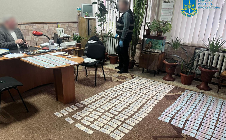 Получали взятки за успешную сдачу экзаменов учениками — в Сумской области будут судить руководство учебного заведения