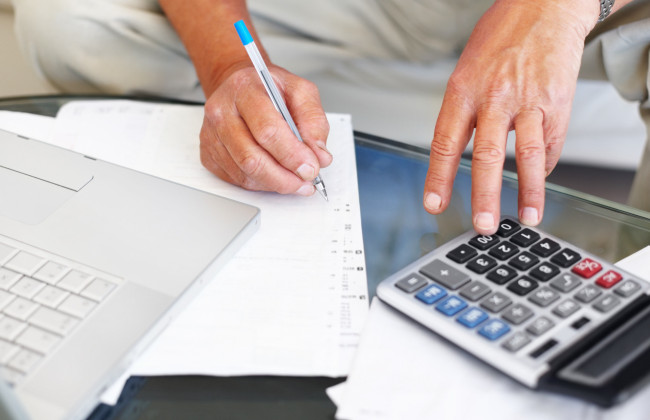 Налоговая объяснила, в какие сроки следует представлять отчет о наличии и распределении гуманитарной помощи в инвалюте