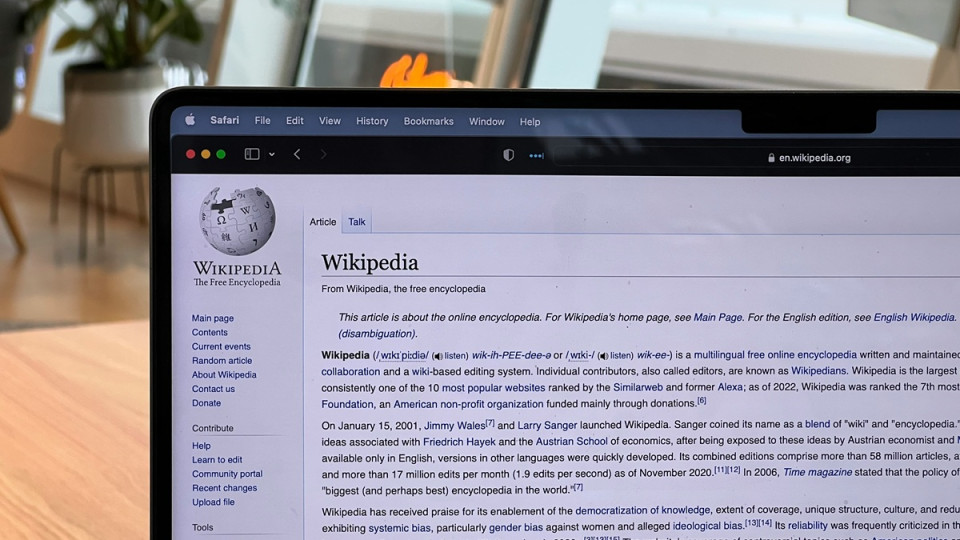 Wikipedia впроваджує штучний інтелект, але не замінятиме ним людей в команді