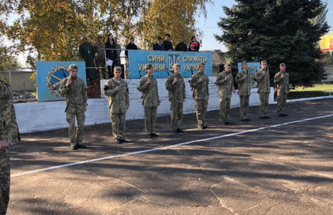 Військовослужбовці 18-25 років матимуть право навчатися без відриву від служби — Кабмін вніс законопроект