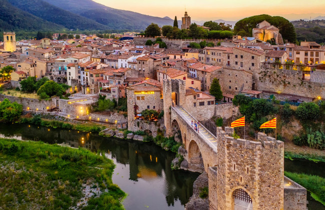 Каталония отложила повышение туристического налога до 15 евро