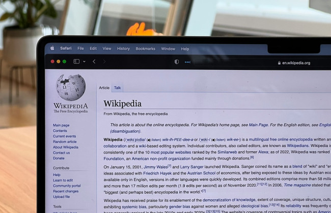 Wikipedia внедряет искусственный интеллект, но не будет заменять им людей в команде