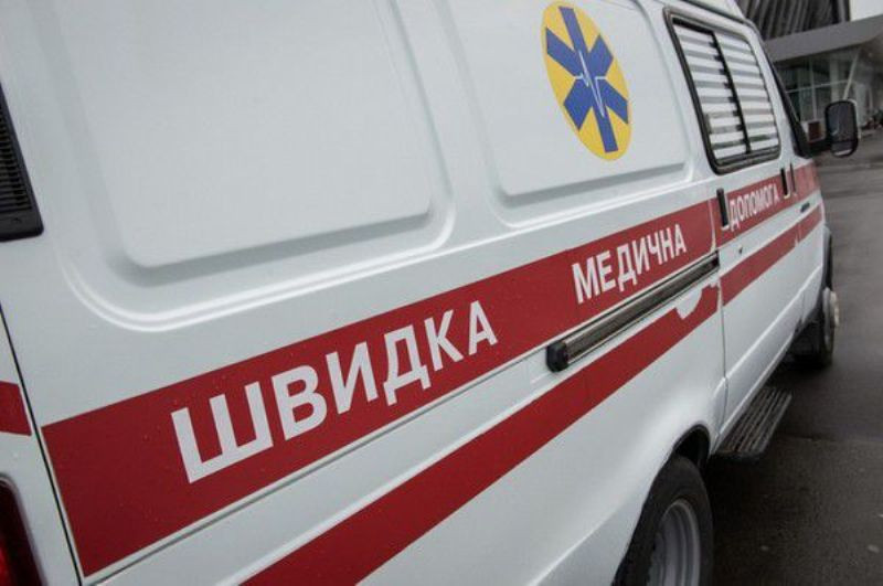 В Днепре женщина заболела ботулизмом, поев домашнего сала с рынка