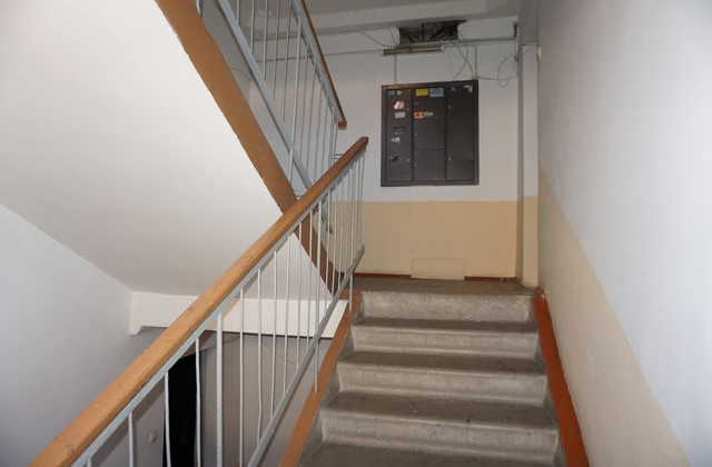 Жительница Черновцов проиграла суд соседке из-за спора за кладовую на лестничной клетке — детали дела