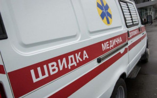В Днепре женщина заболела ботулизмом, поев домашнего сала с рынка
