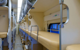 Укрзализныця получила первые плацкартные вагоны новой модели — как они выглядят, фото