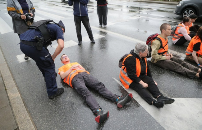 150 экоактивистов обещают парализовать Варшаву в день школьных экзаменов