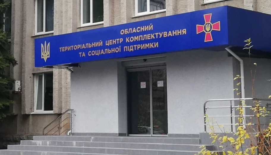 Військовозобов’язаний був у стяжках та прикутий до різних предметів — Київський ТЦК пояснив інцидент