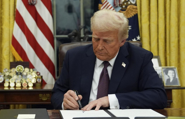 Трамп подписал указ о сокращении финансирования изданий NPR и PBS