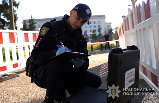 В Одессе мужчина с ножами напал на полицейских, им пришлось применить оружие