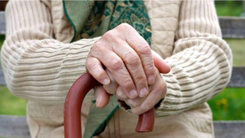 Пенсії в Україні — хто може отримати 944 грн доплати