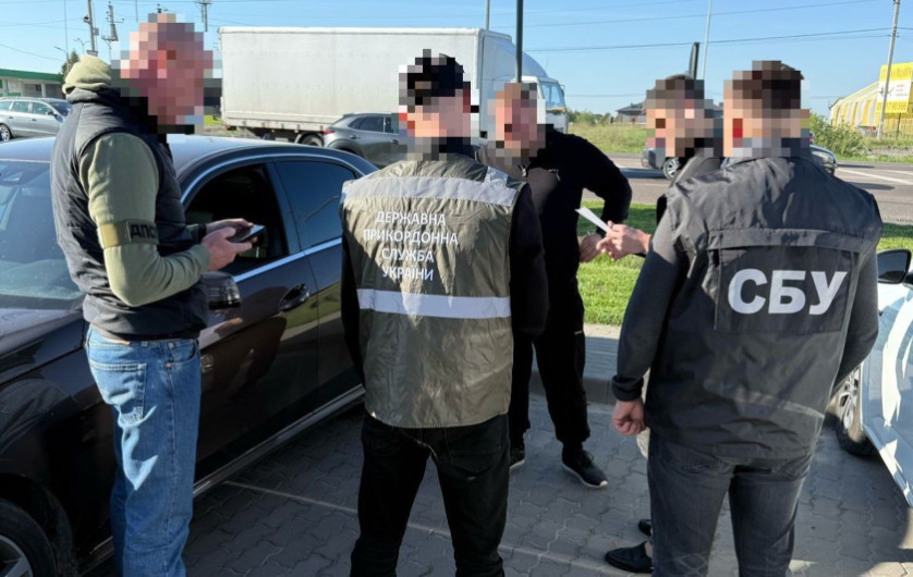 Во Львовской области разоблачили группу, которая занималась контрабандой авто под видом гуманитарной помощи