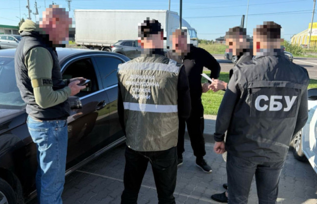 Во Львовской области разоблачили группу, которая занималась контрабандой авто под видом гуманитарной помощи