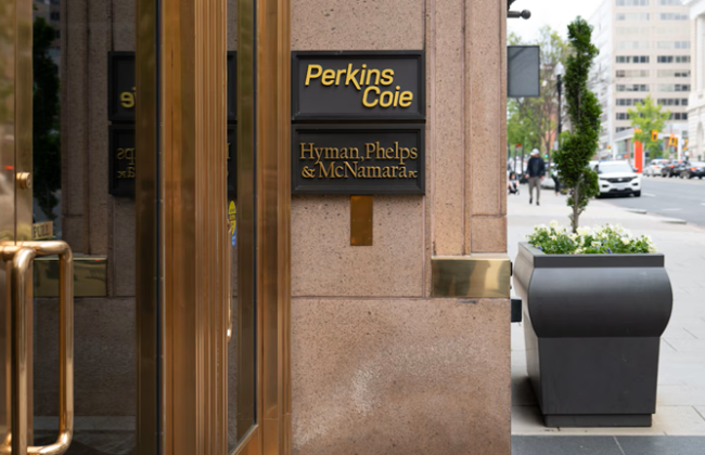 Федеральная судья отменила указ Трампа о наказании юридической фирмы Perkins Coie, которая представляла клиентов-оппонентов Трампа