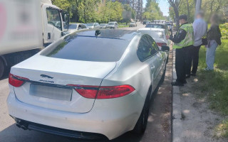 Погоня у Києві: водій Jaguar без водійського посвідчення тікав від патрульних