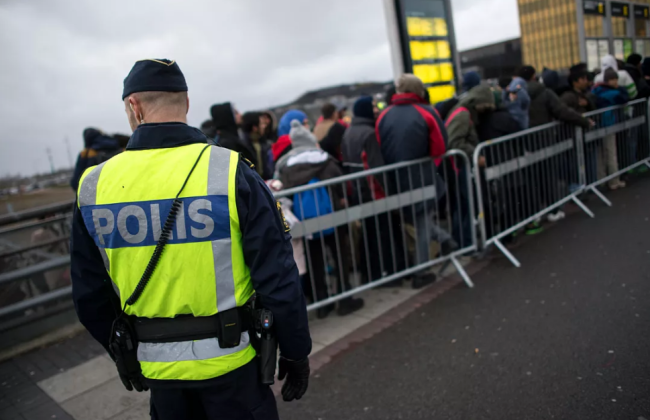 В Швеции мигрантам хотят платить по 32 тысячи евро, если они решат вернуться домой