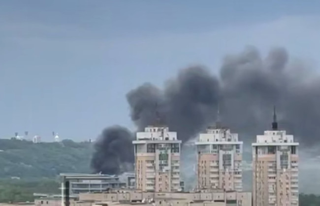В Киеве на Гидропарке произошел мощный пожар, видео