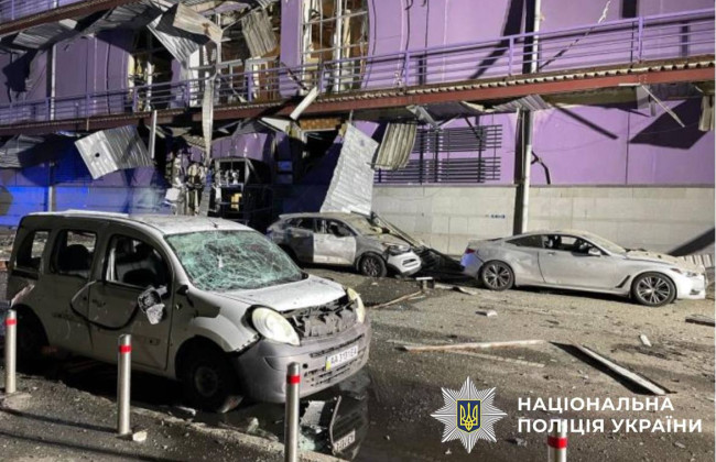 В Киеве из-за ночной атаки БпЛА 11 пострадавших, повреждены ТРЦ и жилые дома