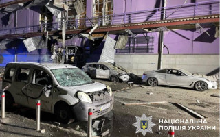 В Киеве из-за ночной атаки БпЛА 11 пострадавших, повреждены ТРЦ и жилые дома