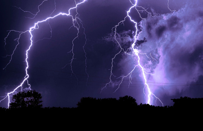 В ряде областей Украины объявили «желтый» уровень опасности из-за гроз