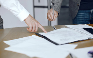 Разведенная женщина воспитывает ребенка с инвалидностью - имеет ли право отец ребенка на дополнительный отпуск