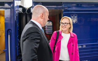 До Києва прибула тимчасово повірена у справах США в Україні Джулі Девіс