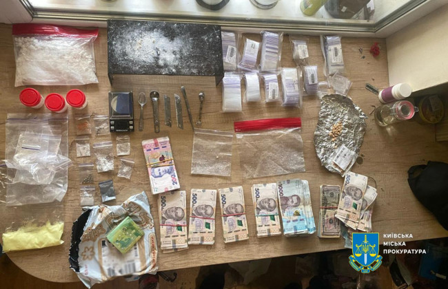 «Сладкая» схема — в Киеве дельцы отправляли наркотики в посылках с шоколадным печеньем