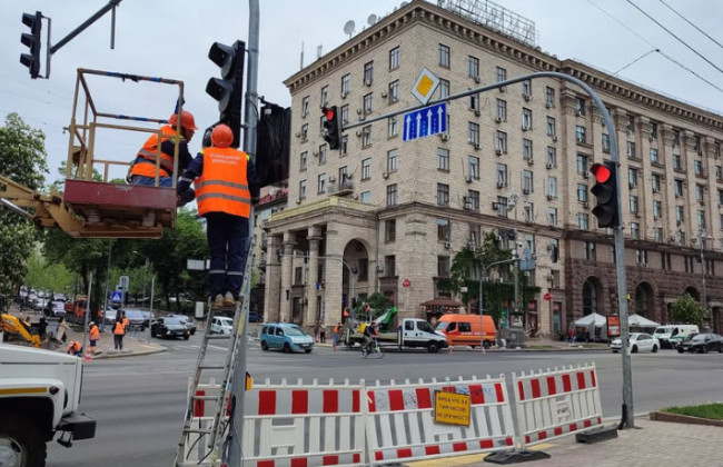 В Киеве 7 мая на перекрестке улиц Крещатик и Прорезная отключат светофоры — в чем причина