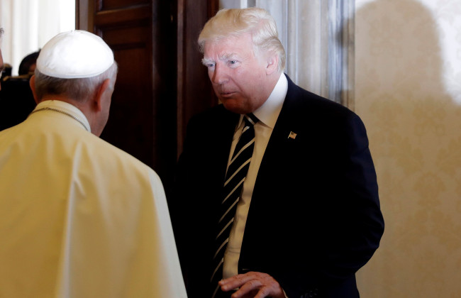 Трамп про своє зображення у образі Папи Римського: гадки не маю, звідки воно взялося