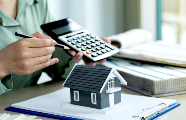 Владельцы квартир и домов должны уплатить налог на недвижимость — условия и сроки