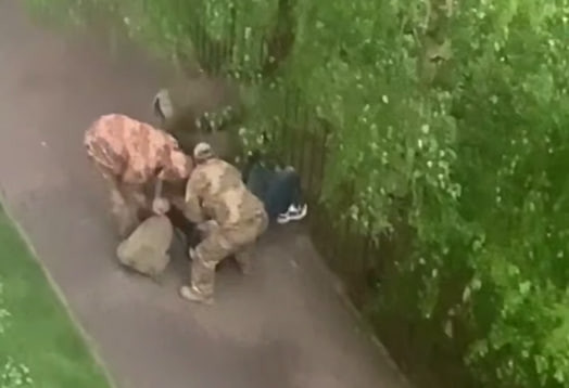 Убежать не удалось – во Львове задержали мужчину, который сопротивлялся ТЦК и был в розыске