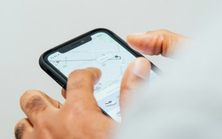 Uber та китайська Pony AI запускають безпілотні таксі на Близькому Сході