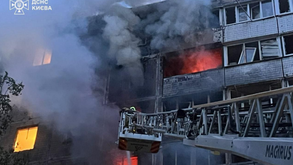Ворожа атака на Київ — є руйнування у кількох районах, відомо про 2 загиблих, фото