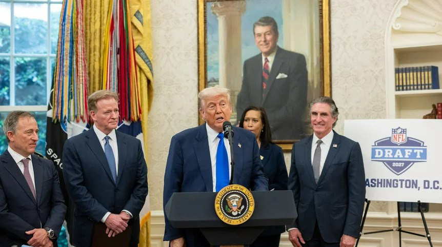 Дональд Трамп анонсував «дуже важливе оголошення» перед поїздкою на Близький Схід