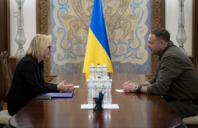 Андрей Ермак провел первую встречу с временной поверенной в делах США в Украине Джули Дэвис