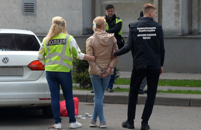 В Сумах задержали мать, которая пыталась продать новорожденного ребенка за $30 тыс