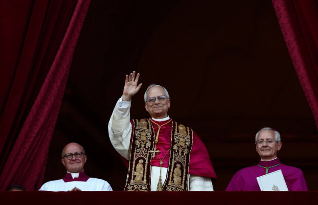 Мир вам усім, — новий Папа Римський Лев XIV звернувся до вірян на площі Святого Петра