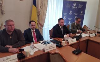 Судей смогут командировать бессрочно, разрешат повторное участие кандидатам, провалившим экзамен, и упростят требования к тесту по истории украинской государственности – комитет рекомендовал законопроект
