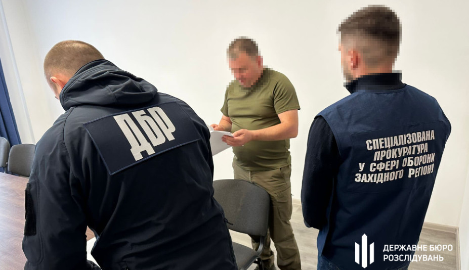 Создавал условия для уклонения от мобилизации — бывшему начальнику Ровненского районного ТЦК сообщили о подозрении