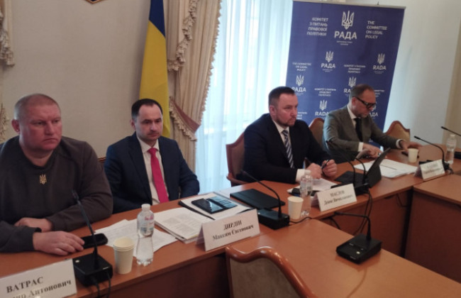 Суддів зможуть відряджати безстроково, дозволять повторну участь кандидатам, які провалили іспит, і спростять вимоги до тесту з історії української державності – комітет рекомендував законопроект
