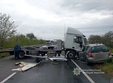 Смертельна ДТП на Одещині: вантажівка протаранила легковики, загинула жінка