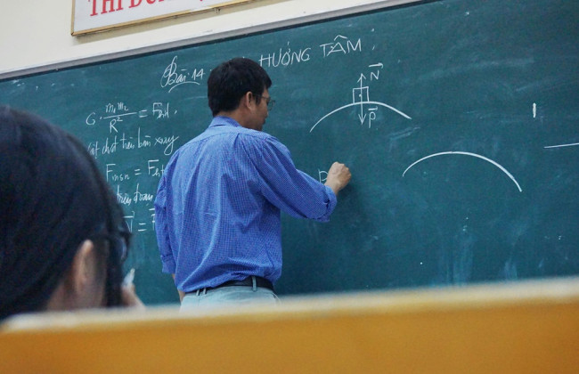 В Китае 20-летний репетитор умер от переутомления на работе — вел более 400 учеников и работал сверхурочно