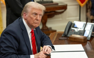 Дональд Трамп призвал к 30-дневному перемирию между Украиной и РФ и пригрозил новыми санкциями