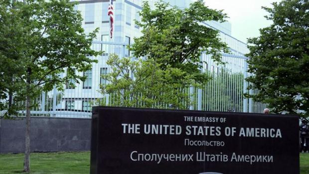 Посольство США в Україні повідомило про можливу повітряну атаку і закликало своїх громадян бути обережними