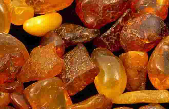 Не злочин, а зберігання за договором – суд закрив справу щодо 7 кг бурштину