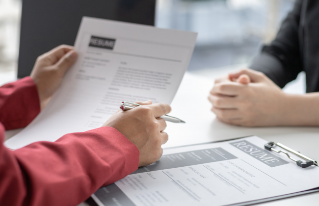 Стало известно, может ли работодатель отказать работнику в принятии на работу по возрасту