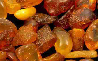 Не злочин, а зберігання за договором – суд закрив справу щодо 7 кг бурштину