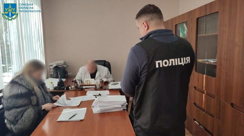 В Сумской области разоблачили медика, который за взятку обещал «найти» нужное заболевание у сына своей родственницы